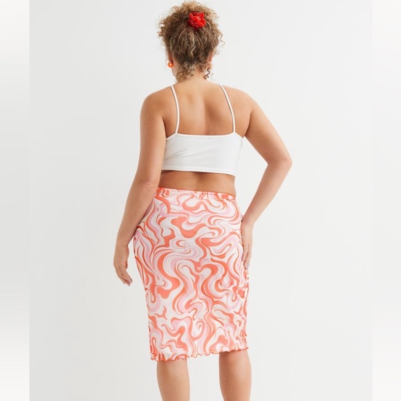 H&M | Plus-Size Knee Length Mesh Skirt Orange, Pink and White Swirl Pattern (4X) - Picture 3 of 11